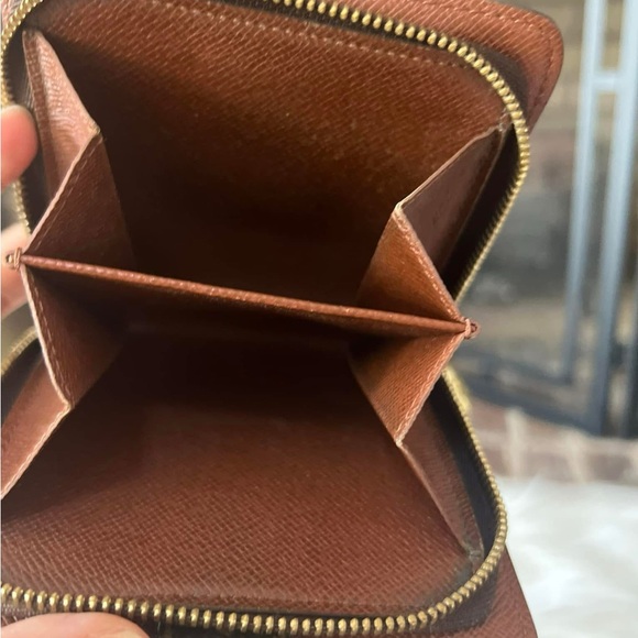 Louis Vuitton Monogram Wallet - Picture 5 of 16